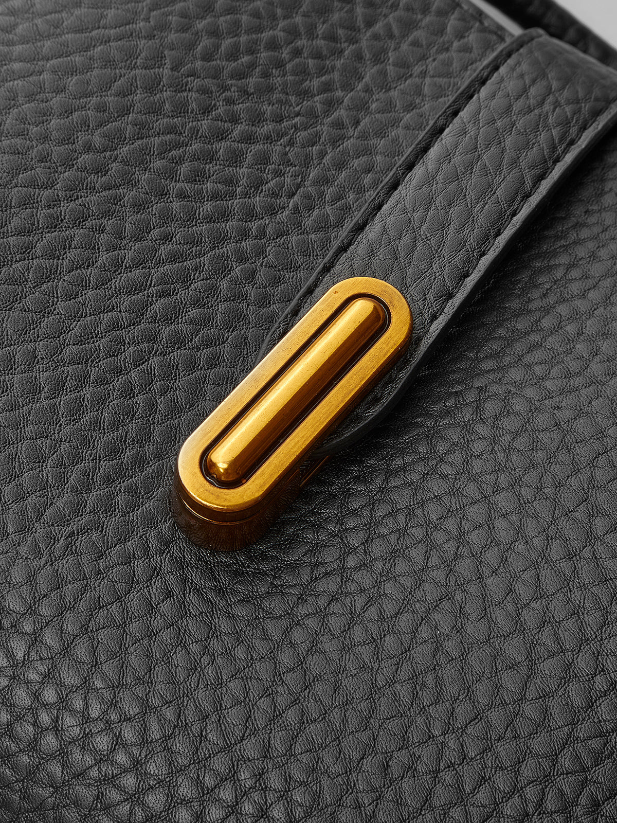 Vivirose| Zwarte Klassieke Handtas van Leder Look met Gouden Detail – Dames Schoudertas
