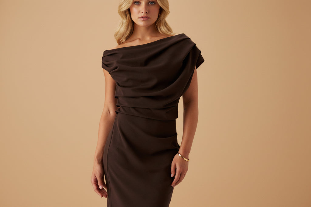 Asymmetrische maxi jurk met gedrapeerde details