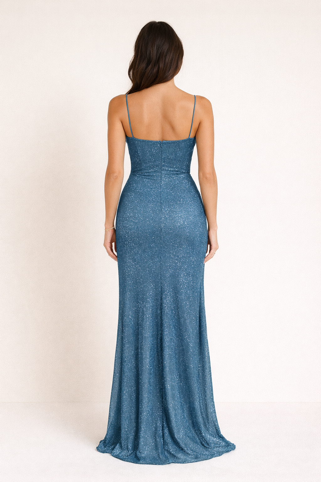 Elara | Maxi Dress met Hoge Split en Sprankelende Stof