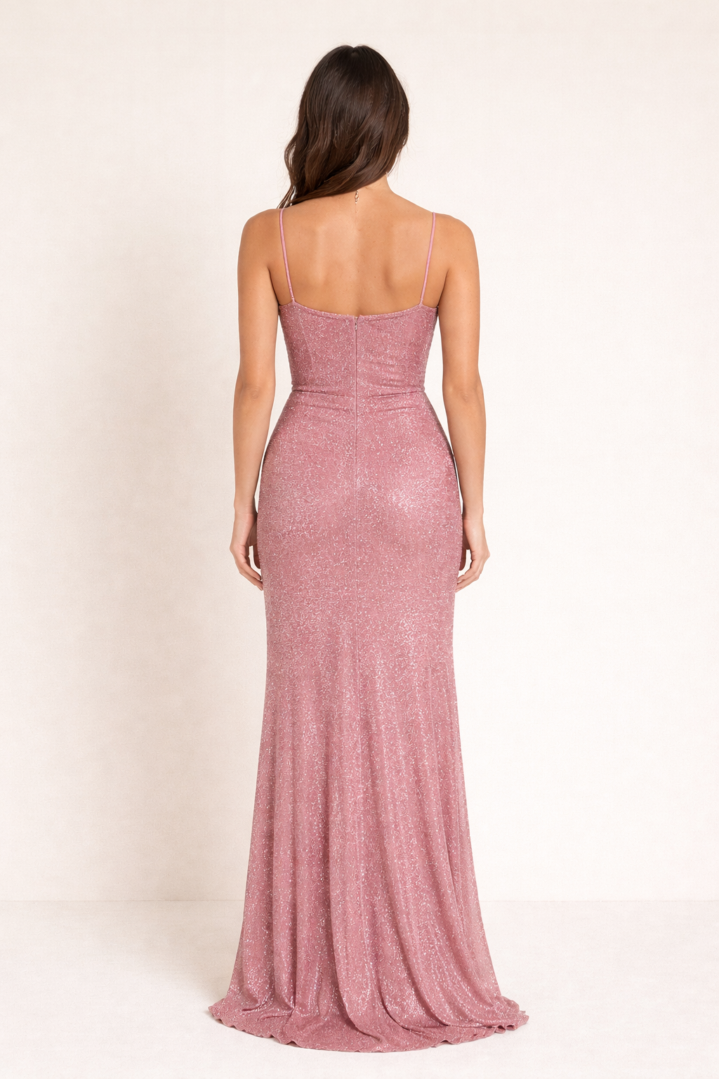 Elara | Maxi Dress met Hoge Split en Sprankelende Stof